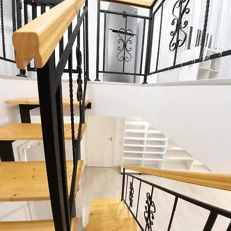 Parliament 200sqm Loft Style 1br Ap W Private Garden Apartment
