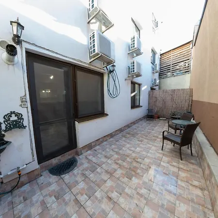 Parliament 200sqm Loft Style 1br Ap W Private Garden