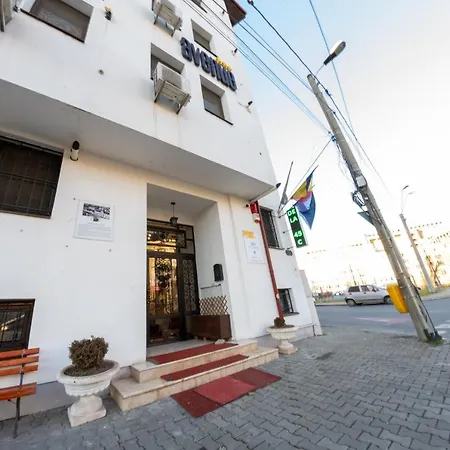 Parliament 200sqm Loft Style 1br Ap W Private Garden