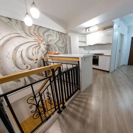 Parliament 200sqm Loft Style 1br Ap W Private Garden